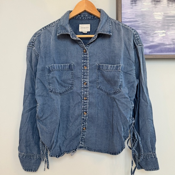 ⭐️ American Eagle Outfitters Oversized Denim Shirt XS - Picture 1 of 5